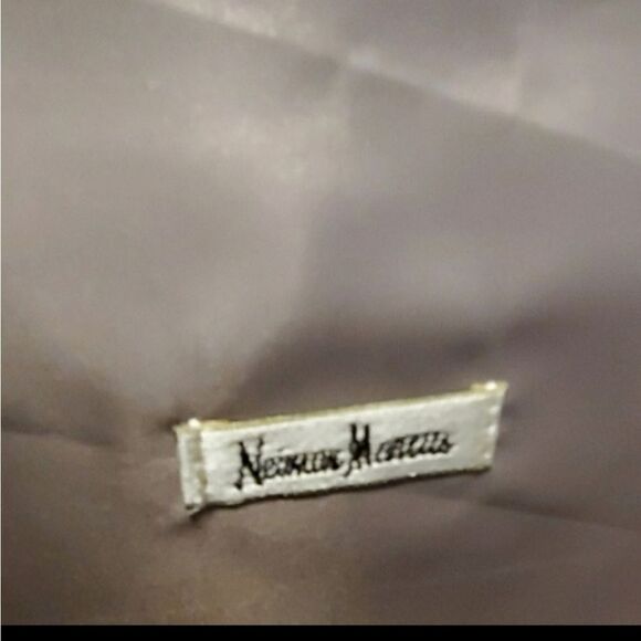 NEIMAN MARCUS CHAMPAGNE PINK SHIMMER QUILTED VEGAN CLUTCH STRAPLESS PURSE - Picture 5 of 5